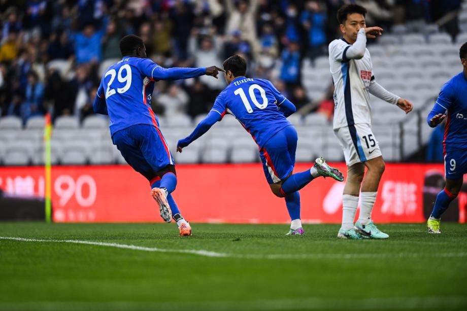 V体育线上登录-中超-三外援打入五球 上海申花主场战胜大连英博