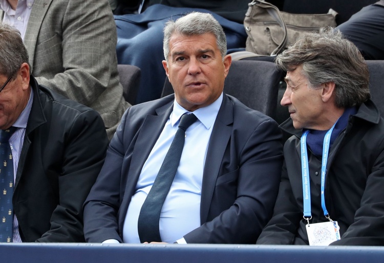 V体育在线官网-拉波尔塔：哈维和阿莱曼尼被人利用了 将巴萨交给丰特会导致破产