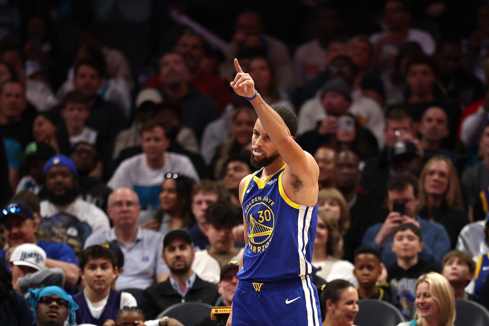 V体育登录网站-勇士让库里小伤大养&amp;直接报销是对的 这赛季唯一重要的是抽乐透签